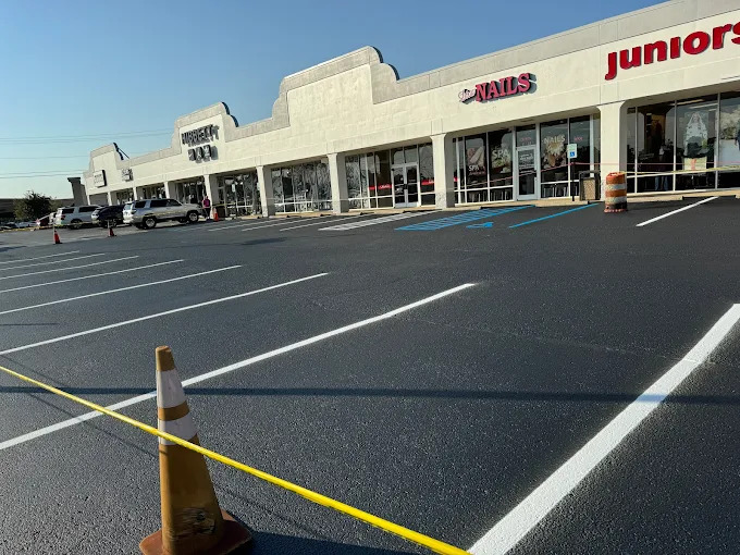 Commercial asphalt paving and parking lot construction